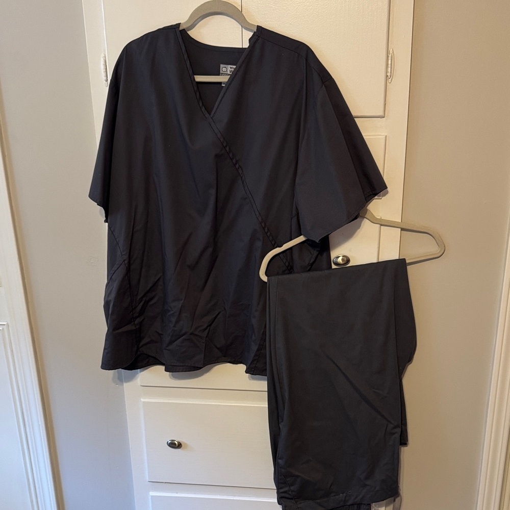 Dark Gray Scrub Set 5X